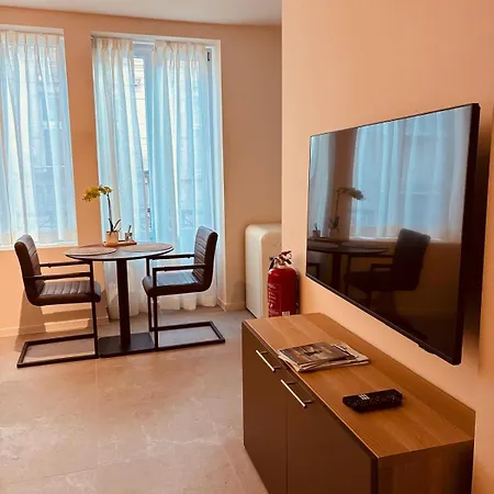 Christina's 1 Bed - Second Floor With Balcony Apartamento