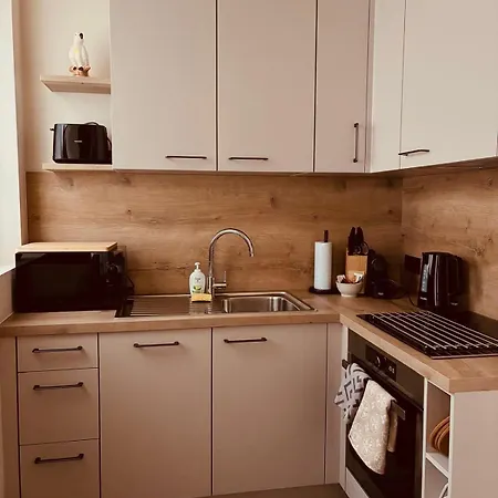 Christina's 1 Bed - Second Floor *