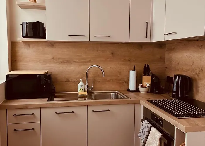 Christina's 1 Bed - Second Floor *