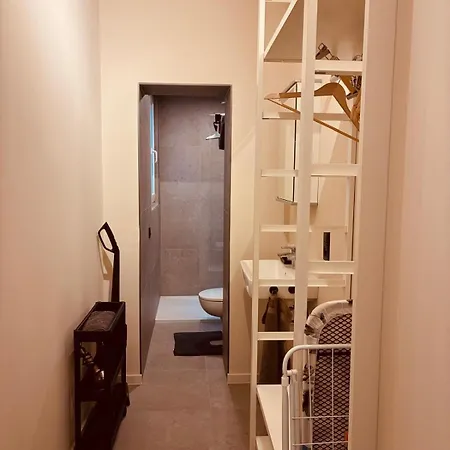 Christina's 1 Bed - Second Floor With Balcony Appartamento *